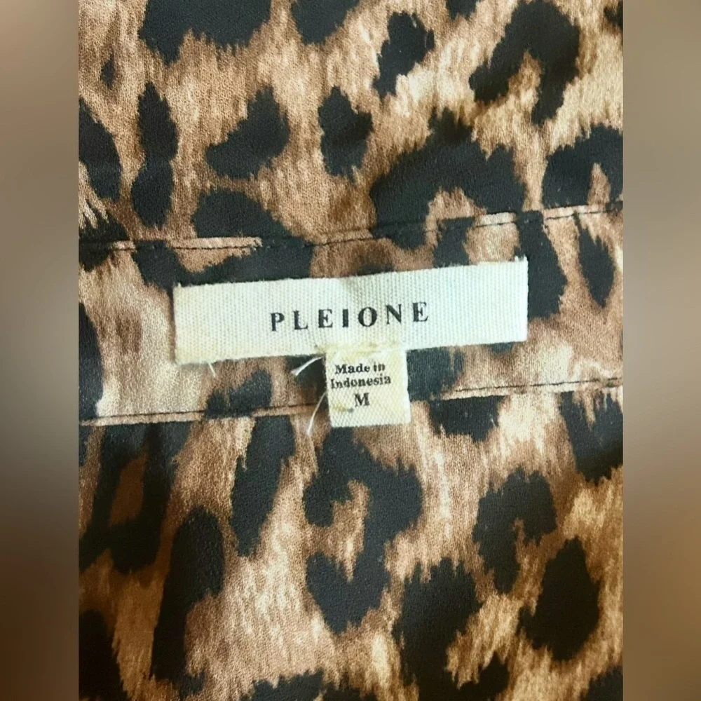 PLEIONE🍒SZ M🍒ANIMAL PRINT BUTTON FRONT BLOUSE SEMI SHEER EXCELLENT CONDITION - Picture 9 of 15